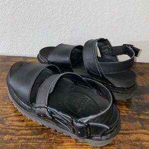 VOSS WOMEN'S LEATHER STRAP SANDALS